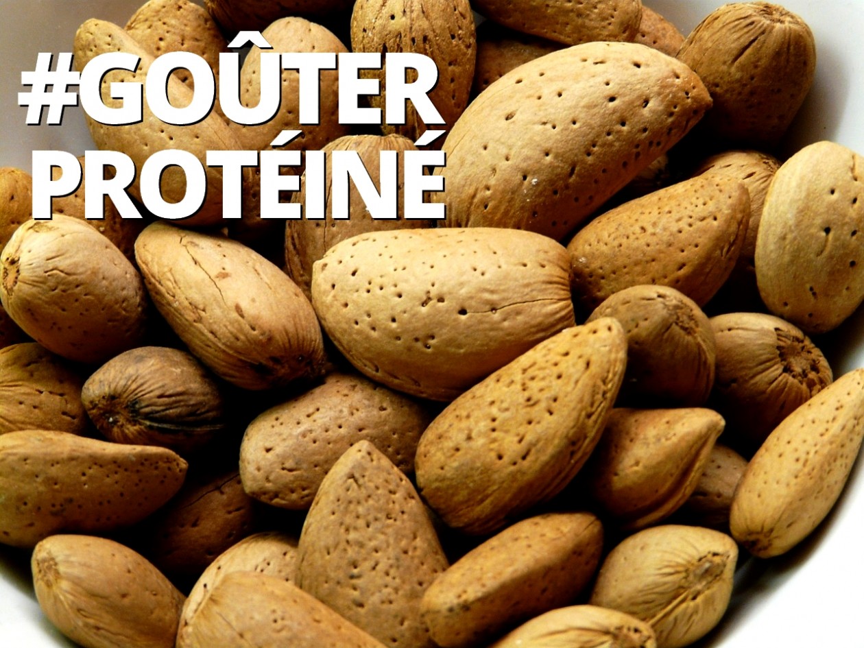 Goûter aux Yaourt Grec, amandes et abricots secs