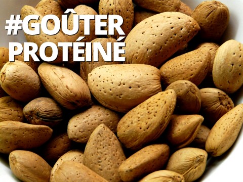 Goûter aux Yaourt Grec, amandes et abricots secs