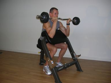 Appareil de musculation HOIST Banc à biceps - Preacher Curl